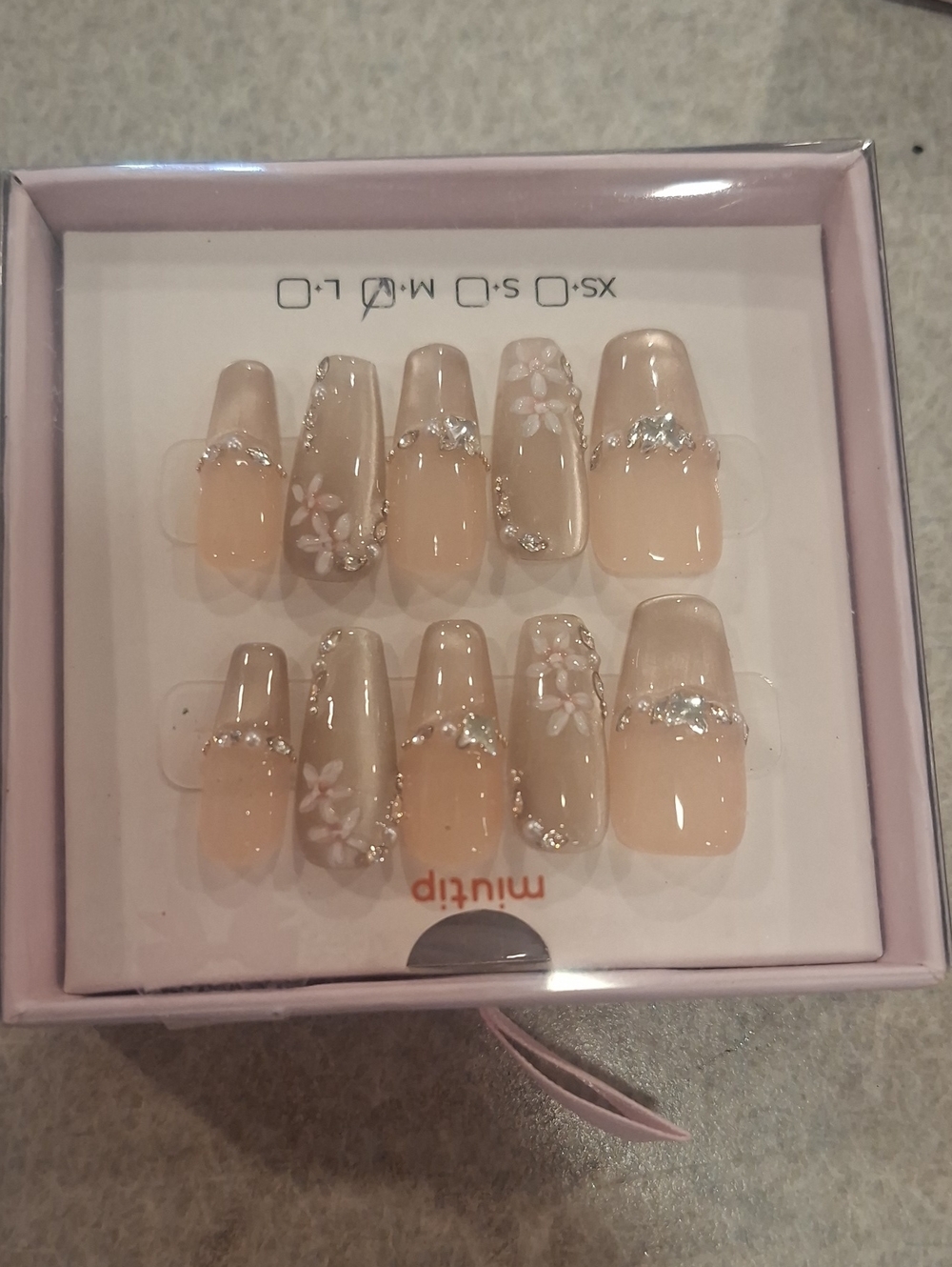 Neutral Blossom Press-On Nail Set with Rhinestones - Brand: - Picture 1 of 3